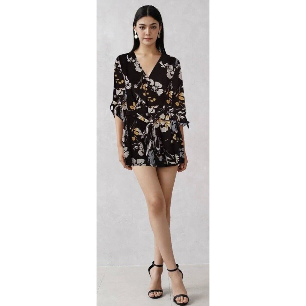 F. Yumi Kim Women Romper Size XS Floral 3/4 Sleeve V Neck. NWT
